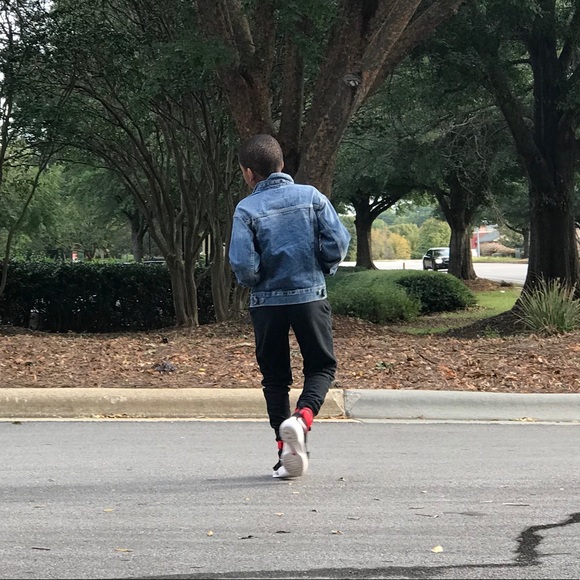 LIKE NEW GAP Denim Jacket - Picture 2 of 8